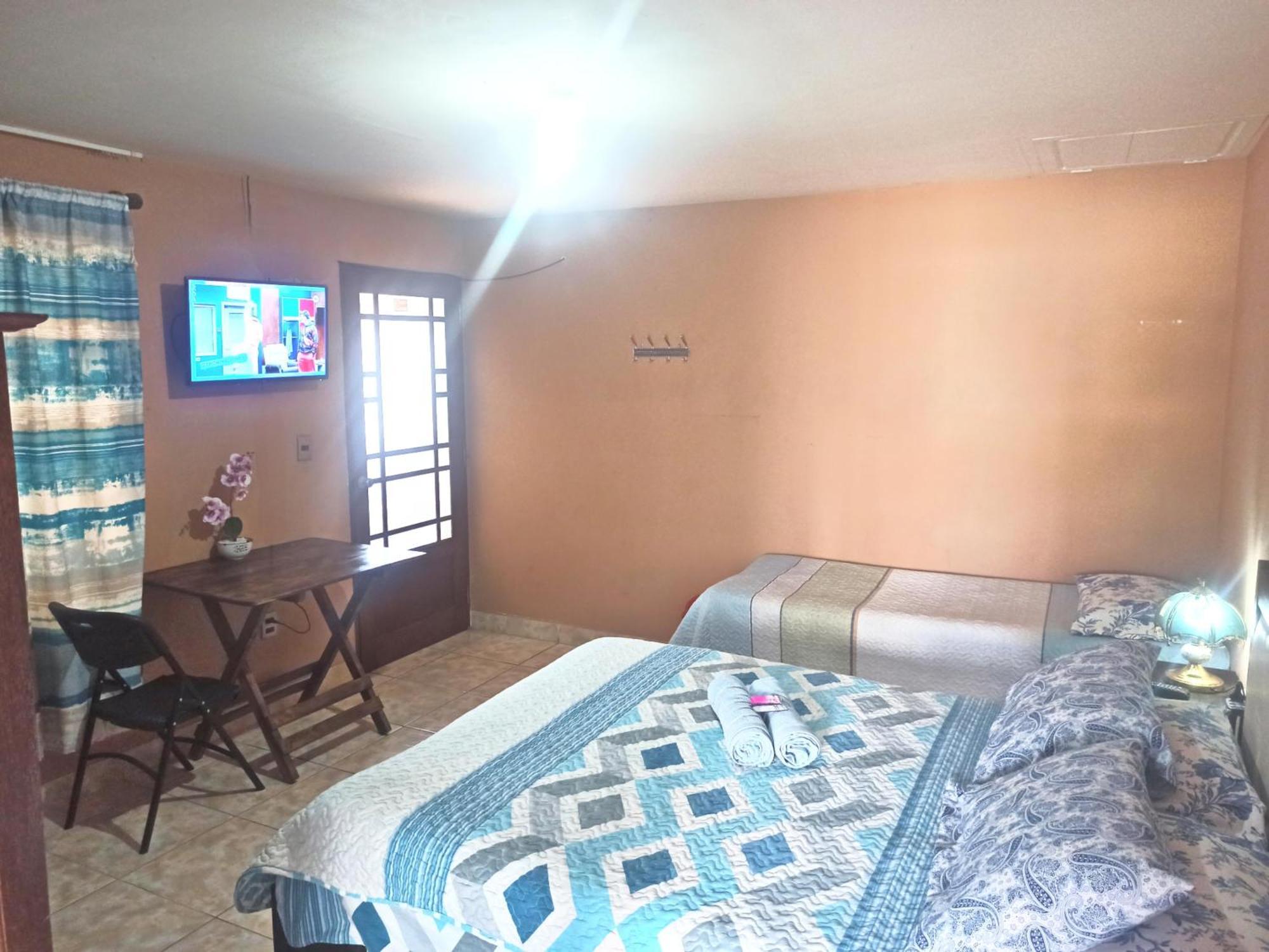 Residencial Moroni - Alojamiento En Cochabamba Acomodação com café da manhã Exterior foto